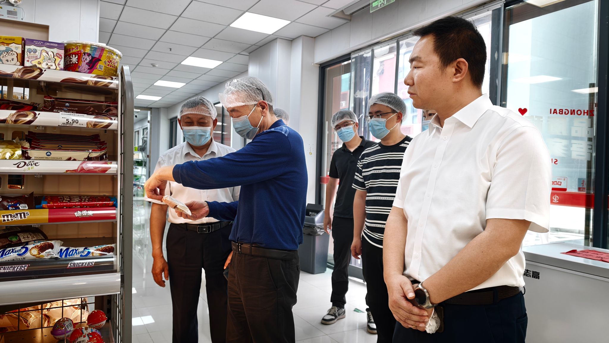 党委副书记、副校长李海民带队赴梧桐湖校区开展食品安全专项督导检查