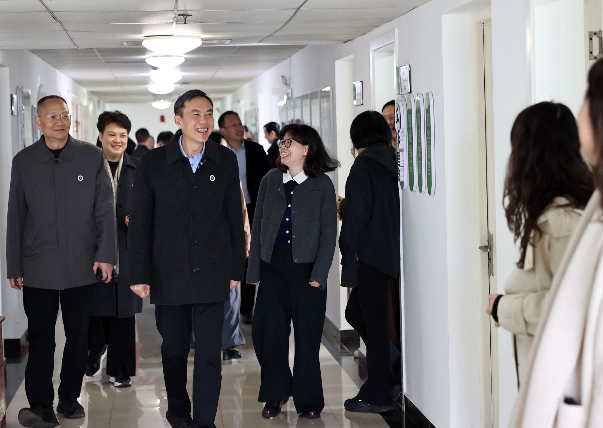 新春开学首日校领导走访慰问 检查指导开学准备工作