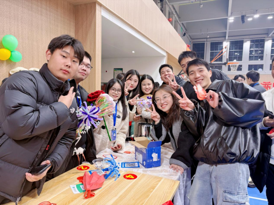 学校举办“马跃新春 逐梦华夏”2026元旦游园嘉年华