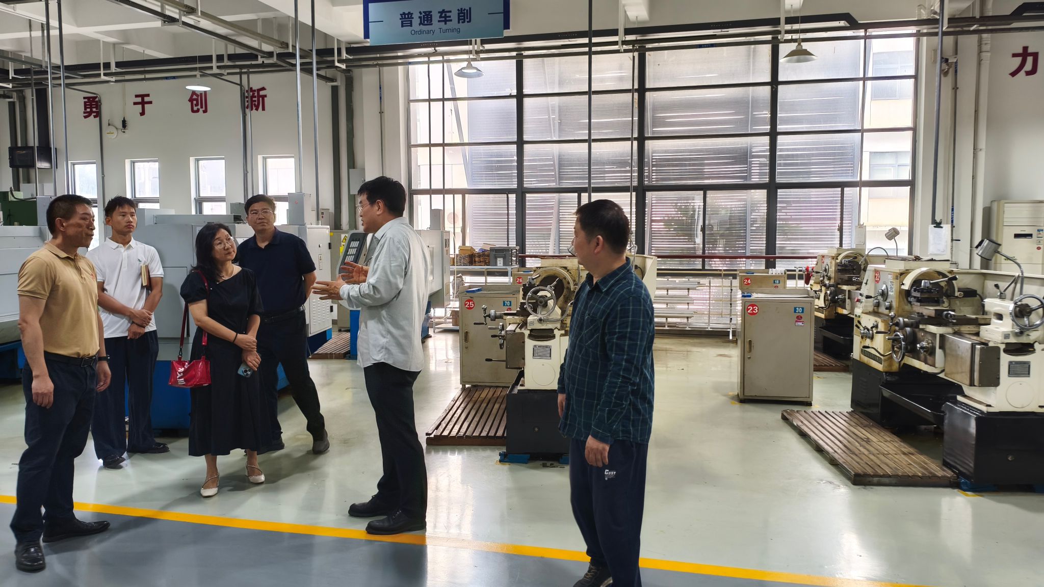 副校长李猜带队赴华中科技大学调研金工实习教学